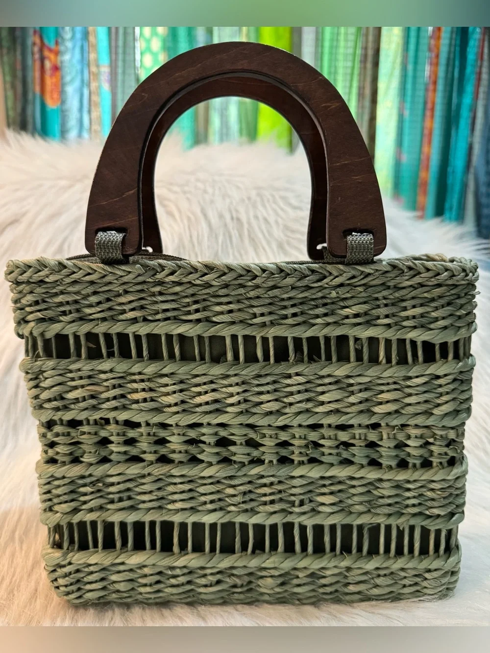 Ladies Unbranded Small Raffia Woven Satchel With Wooden Handles Sage Green GUC